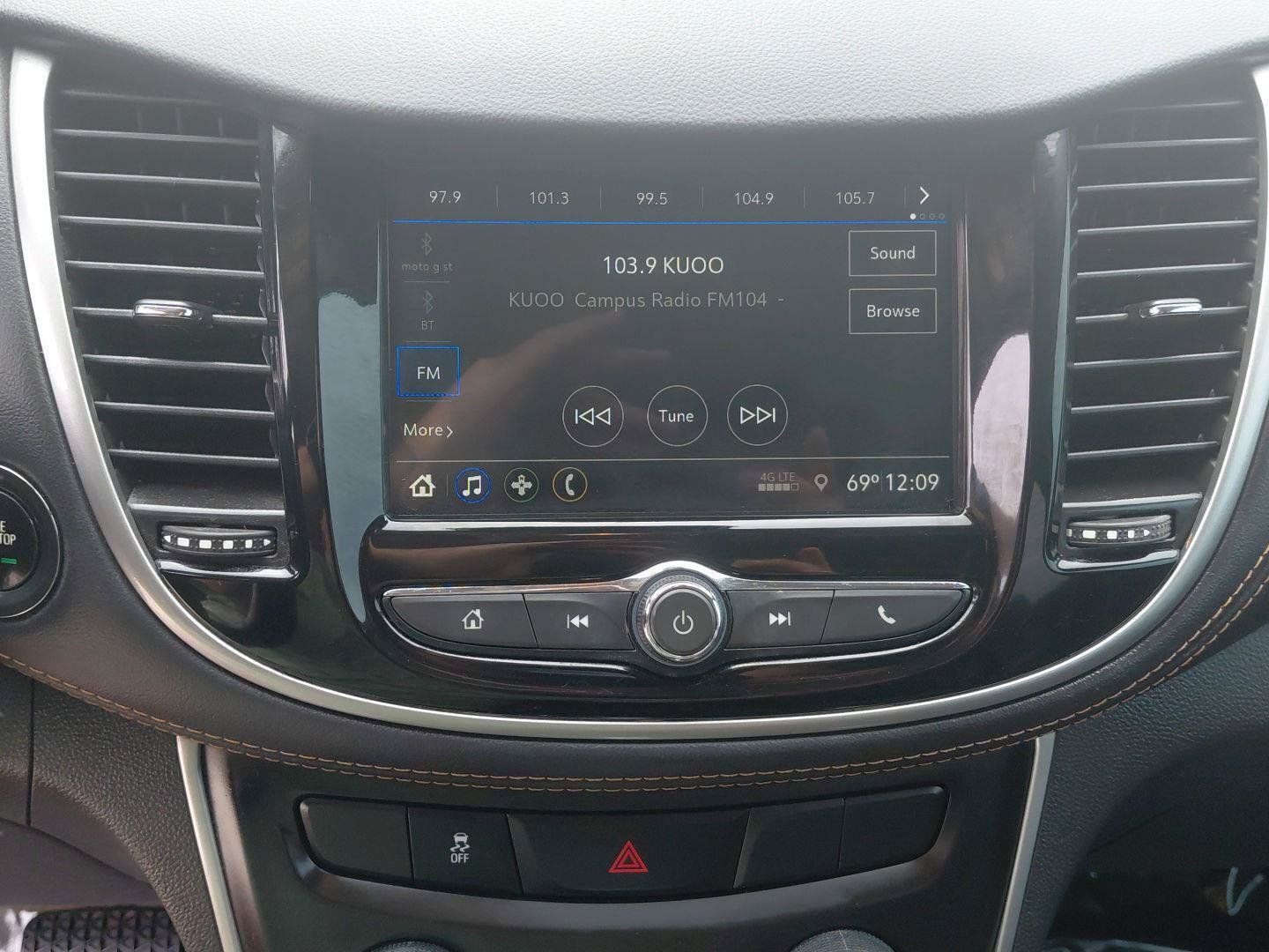 Used 2019 Chevrolet Trax LT w/ LT Convenience Package FWD image 5