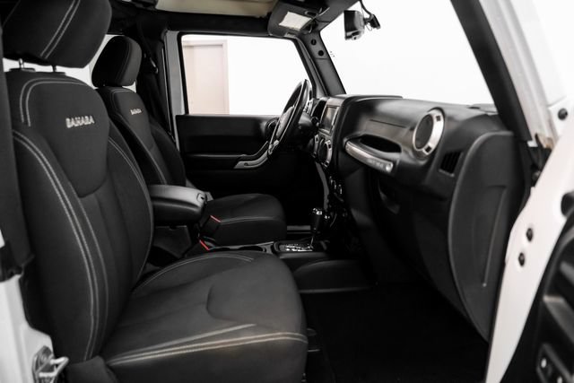 Used 2018 Jeep Wrangler Sahara w/ Connectivity Group AWD/4WD image 28
