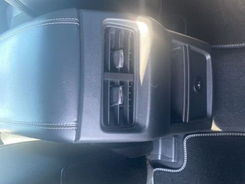 Used 2022 Ford Edge ST AWD/4WD image 13