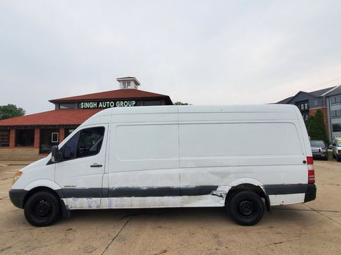 Used 2008 Dodge Sprinter 2500 image 4