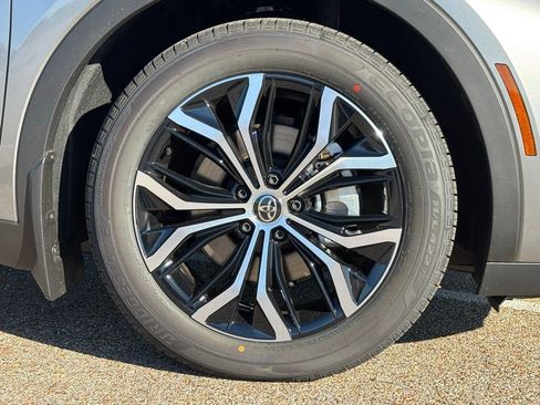 New 2026 Toyota Crown XLE image 7