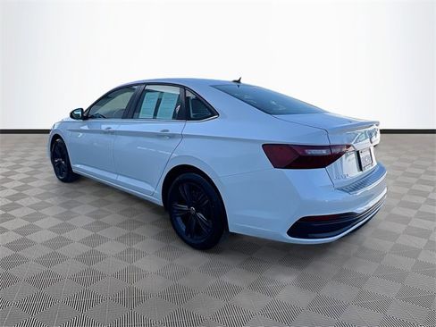 Used 2024 Volkswagen Jetta SE image 5