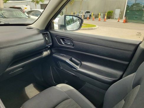 Certified 2025 Nissan Pathfinder SV FWD image 18