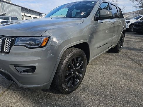 Used 2021 Jeep Grand Cherokee Laredo X image 1