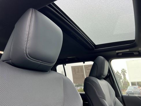 Used 2024 Lexus LX 600 4WD w/ Luxury Package image 17