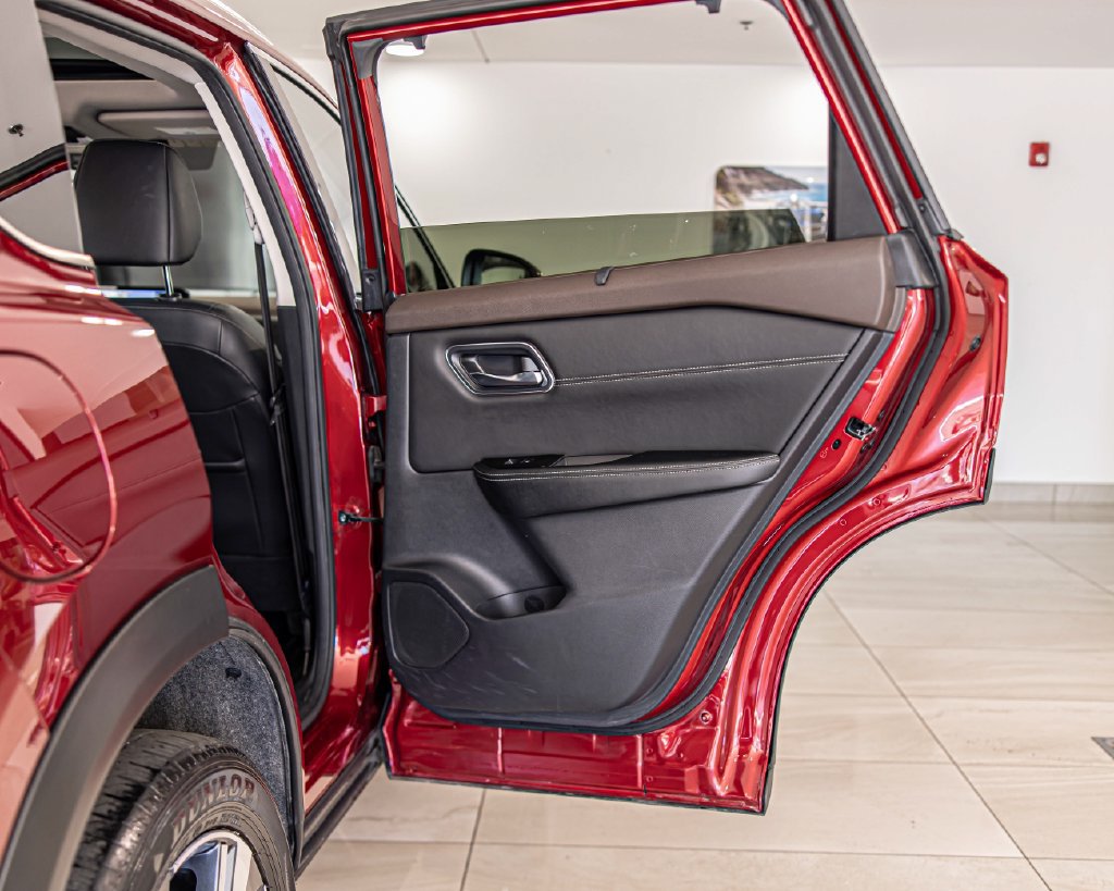 Used 2023 Nissan Rogue Platinum AWD/4WD image 40