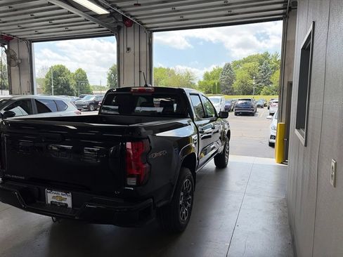 Used 2023 Chevrolet Colorado LT w/ LT Convenience Package II AWD/4WD image 4