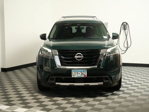 Used 2023 Nissan Pathfinder Platinum w/ Cargo Package image 2