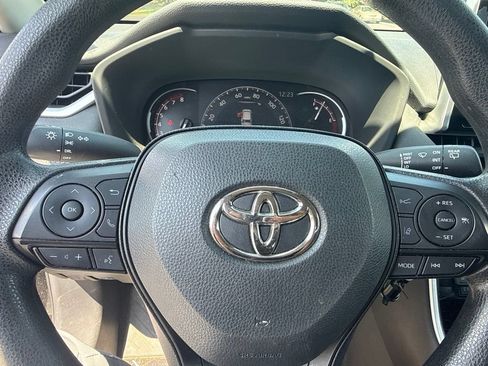 Used 2025 Toyota RAV4 LE AWD/4WD image 13
