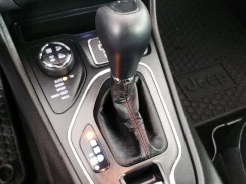 Used 2019 Jeep Cherokee Trailhawk w/ Cold Weather Group image 24