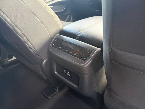 Used 2025 Nissan Pathfinder SV FWD image 21