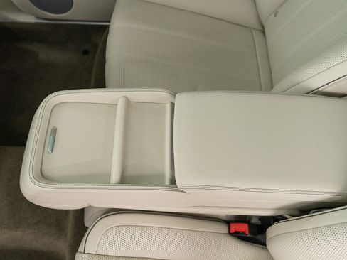 Certified 2023 Bentley Bentayga Extended Wheelbase AWD/4WD image 26