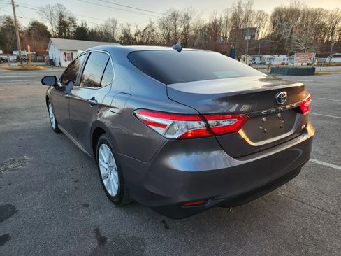 Used 2019 Toyota Camry LE image 10