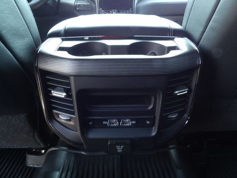 Used 2024 RAM 2500 Limited AWD/4WD image 36