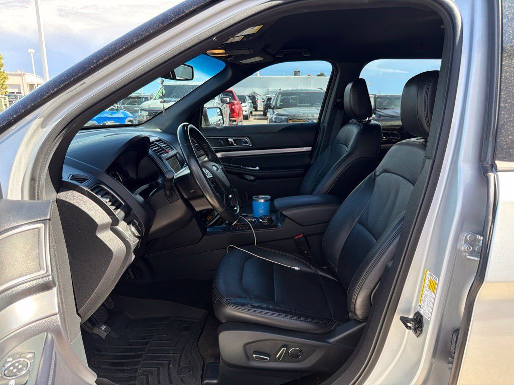 Used 2018 Ford Explorer XLT w/ Equipment Group 202A AWD/4WD image 2