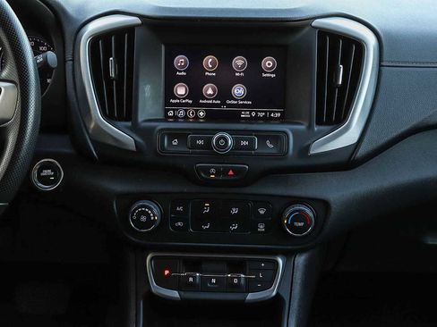 Used 2024 GMC Terrain SLE image 13