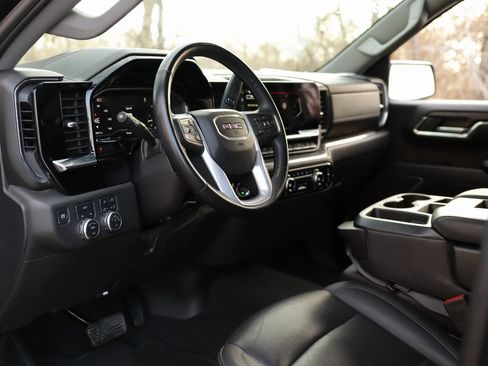 Used 2025 GMC Sierra 1500 SLT image 9