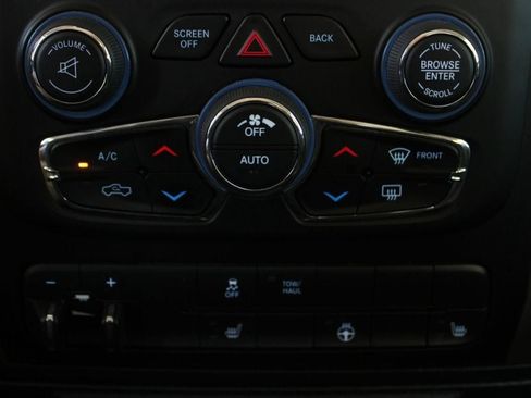 Used 2020 RAM 1500 Classic SLT w/ Luxury Group AWD/4WD image 30