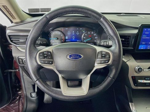 Used 2022 Ford Explorer XLT w/ Equipment Group 202A AWD/4WD image 12