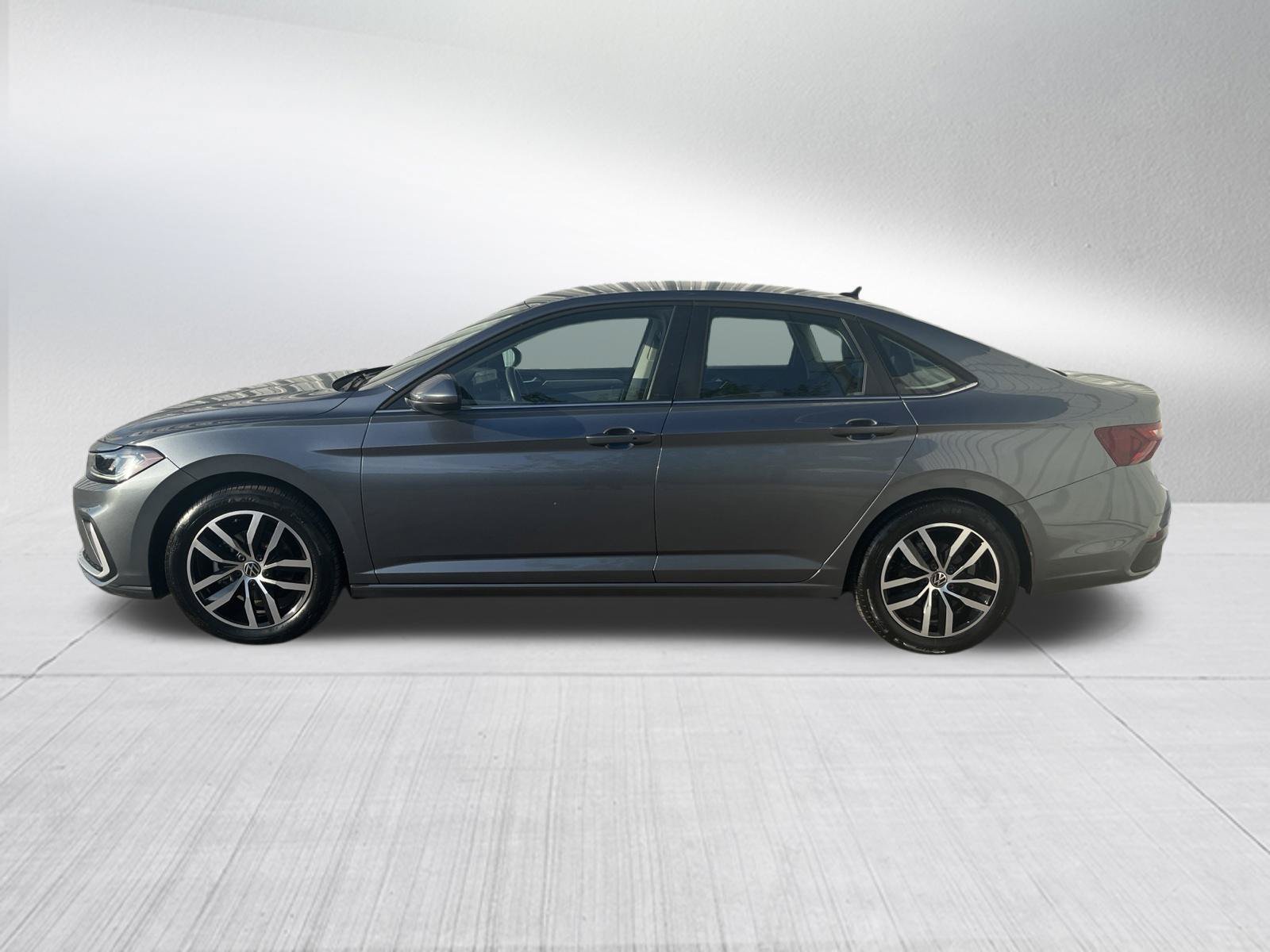 Used 2025 Volkswagen Jetta SE FWD image 4