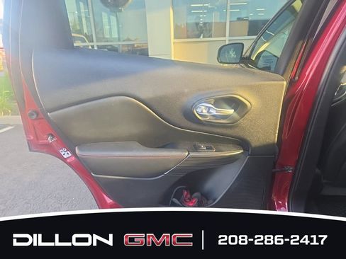 Used 2016 Jeep Cherokee Trailhawk w/ Leather Interior Group AWD/4WD image 17