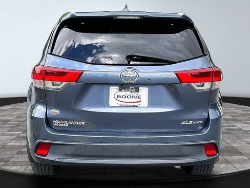 Used 2018 Toyota Highlander XLE AWD/4WD image 4