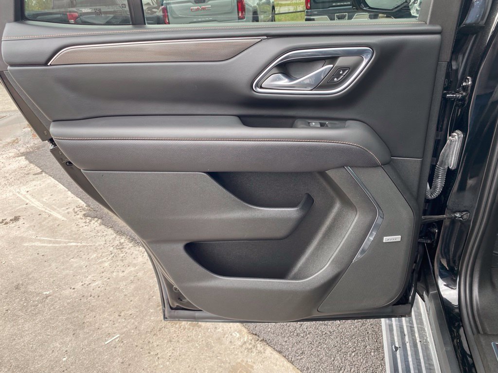 Used 2023 GMC Yukon AT4 w/ AT4 Premium Package AWD/4WD image 15