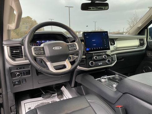 Used 2024 Ford Expedition Max XLT image 34