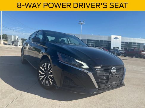 Used 2025 Nissan Altima 2.5 SV FWD image 1