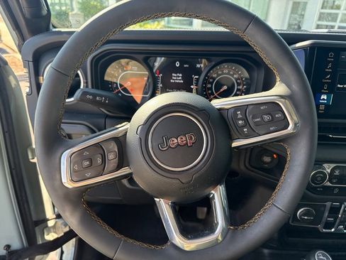 Used 2024 Jeep Wrangler Unlimited Sahara AWD/4WD image 13