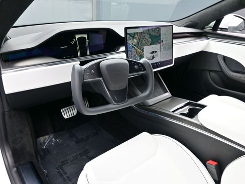 Used 2021 Tesla Model S Plaid image 13