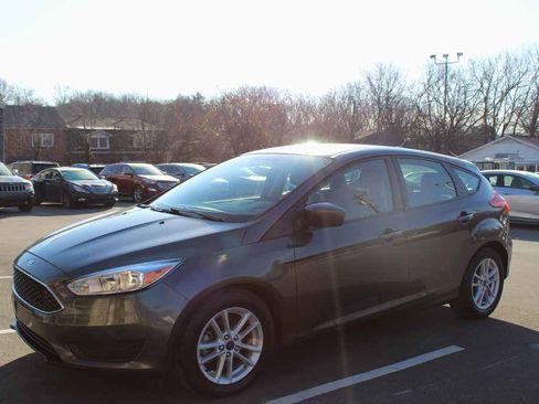 Used 2018 Ford Focus SE image 1