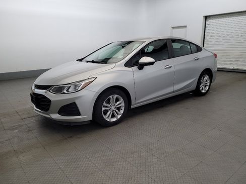 Used 2019 Chevrolet Cruze LS w/ LS Convenience Package FWD image 2