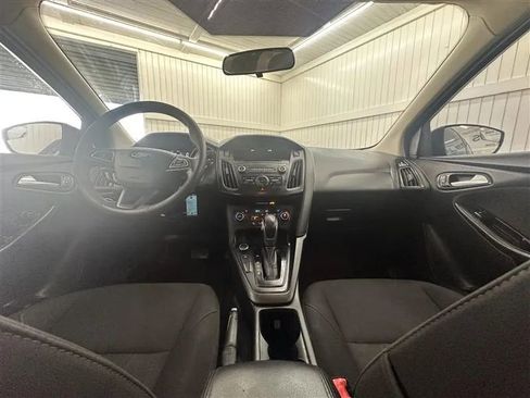 Used 2017 Ford Focus SE image 16