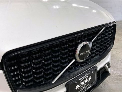 Certified 2025 Volvo XC60 B5 Plus image 29