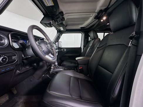 Used 2024 Jeep Wrangler Unlimited Sahara w/ Technology Group AWD/4WD image 13