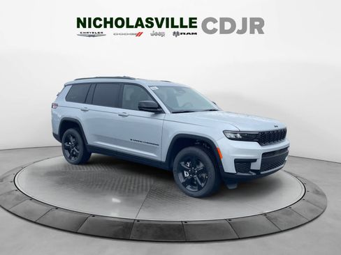 New 2025 Jeep Grand Cherokee L Altitude image 8