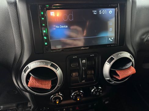 Used 2012 Jeep Wrangler Unlimited Rubicon AWD/4WD image 29