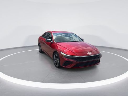 Used 2025 Hyundai Elantra Sport FWD image 2