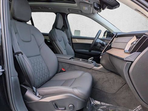 Certified 2025 Volvo XC90 B6 Plus w/ Protection Package Premier image 24