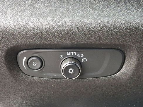 Used 2023 Chevrolet Traverse LT image 17