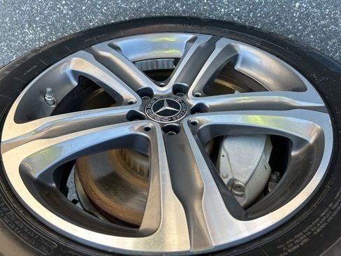 Used 2018 Mercedes-Benz GLC 300 4MATIC image 9