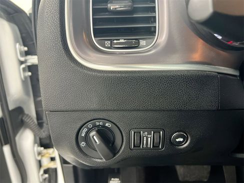 Used 2022 Dodge Charger SXT image 17