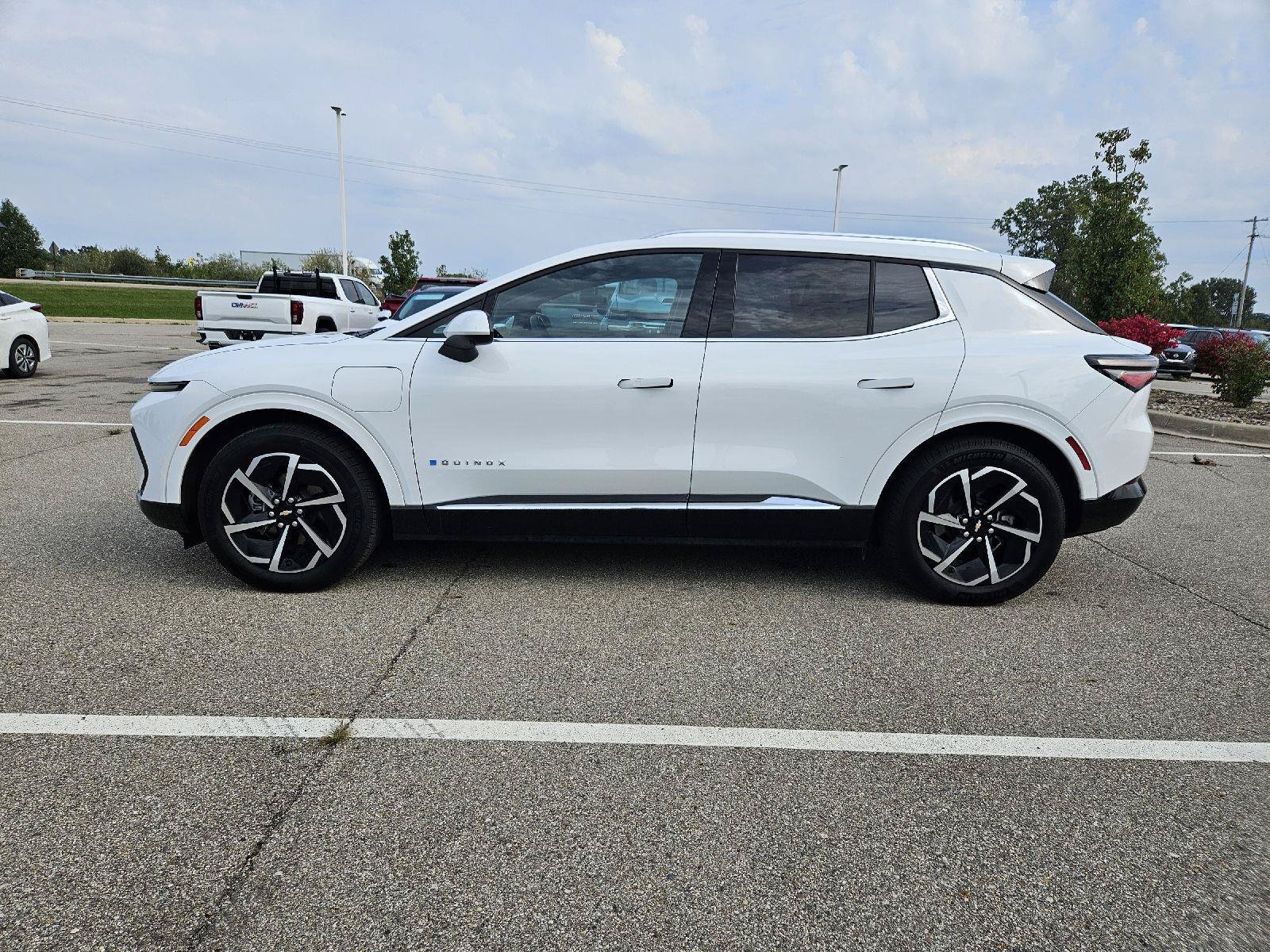 Used 2025 Chevrolet Equinox EV LT w/ Convenience Package FWD image 4