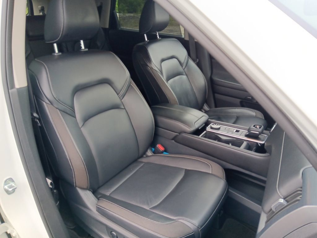 Used 2023 Nissan Pathfinder SL AWD/4WD image 40