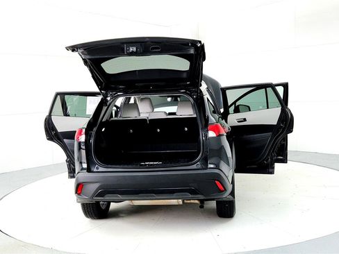 Certified 2023 Toyota Corolla Cross LE image 11