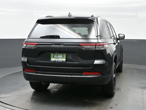 Used 2023 Jeep Grand Cherokee Altitude image 5