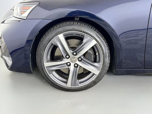 Used 2019 Lexus IS 300 AWD image 32
