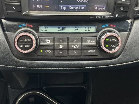 Used 2018 Toyota RAV4 Limited FWD image 19