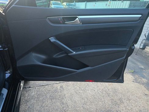 Used 2018 Volkswagen Passat 2.0T R-Line image 19